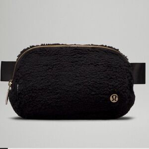 Lululemon Everywhere Belt Bag Fleece